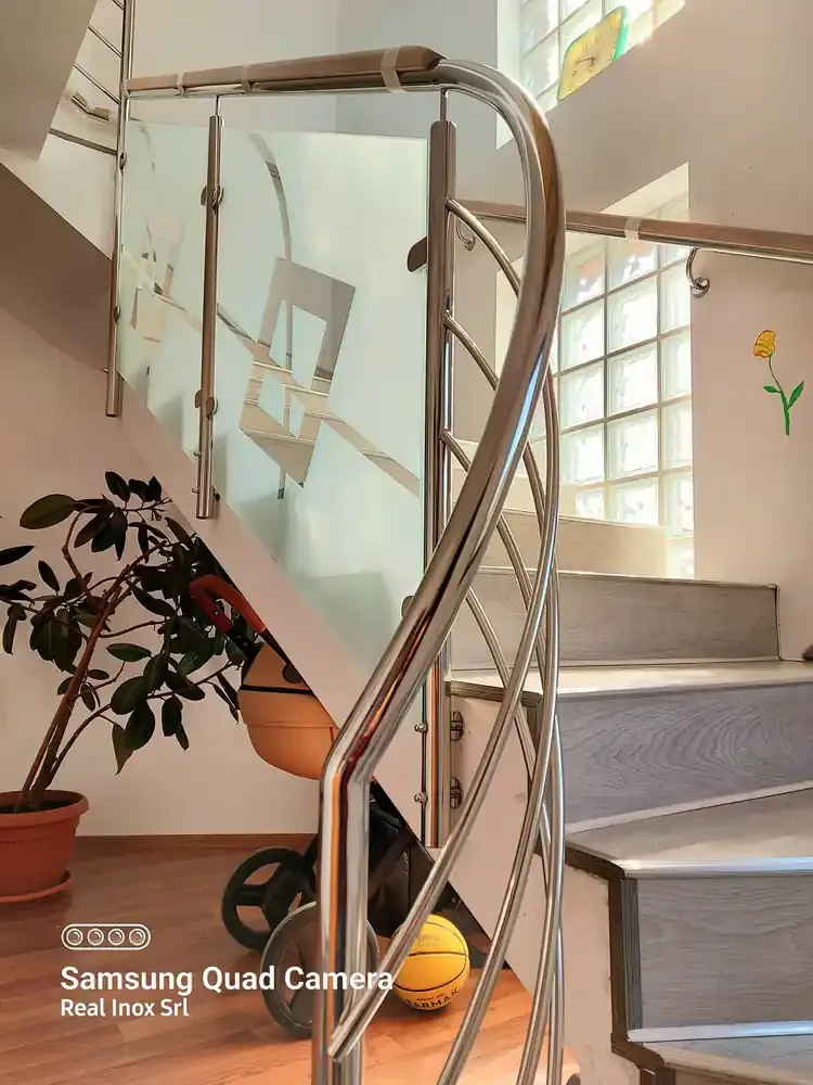 Material de prezentare Real Inox — Balustrade inox cu lemn și sticlă, imaginea 2