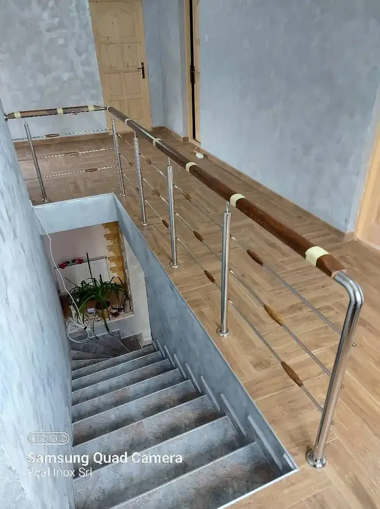 Material de prezentare Real Inox — Balustrade inox cu inserție de lemn, imaginea 3
