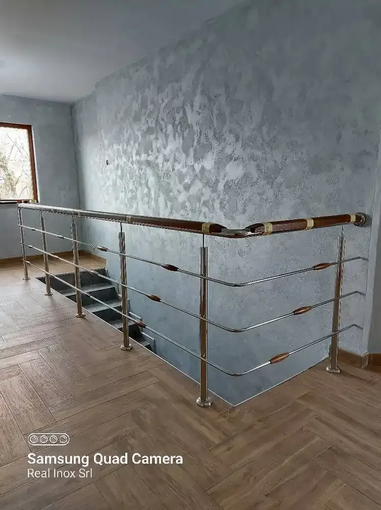 Material de prezentare Real Inox — Balustrade inox cu inserție de lemn, imaginea 2