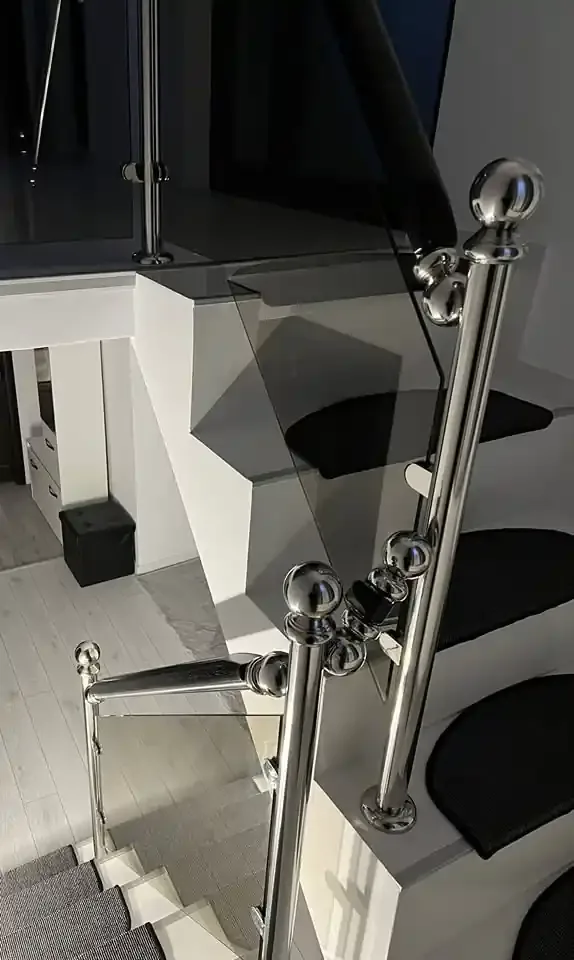 Material de prezentare Real Inox — Balustrade inox cu lemn și sticlă, imaginea 5