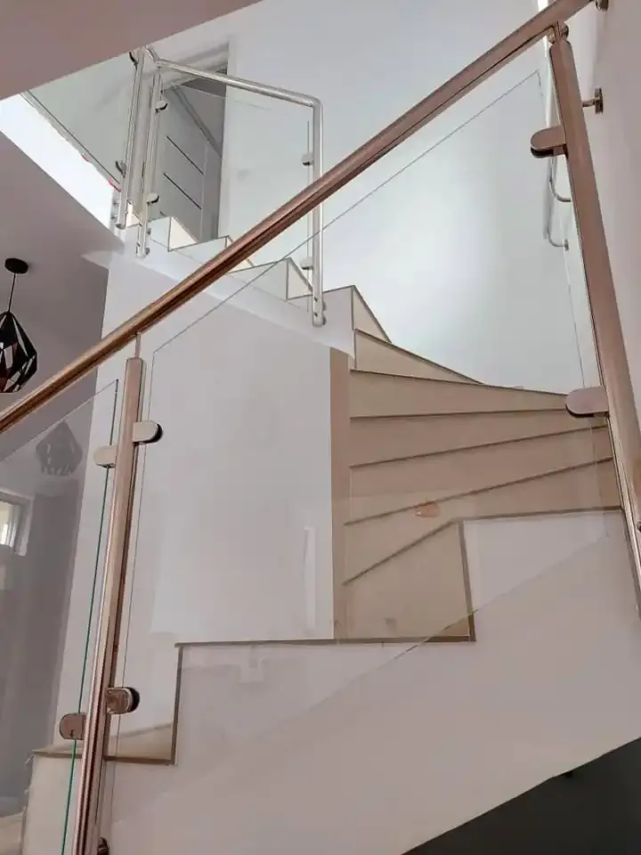 Material de prezentare Real Inox — Balustrade inox cu sticlă securizată, imaginea 3